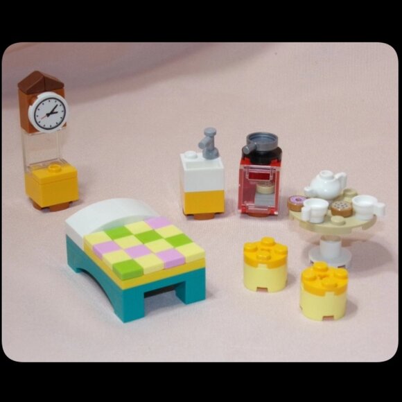 LEGO Animal Crossing Furniture Set -Bed Clock Table Chairs Sink Oven Stove 77049 - Picture 2 of 8